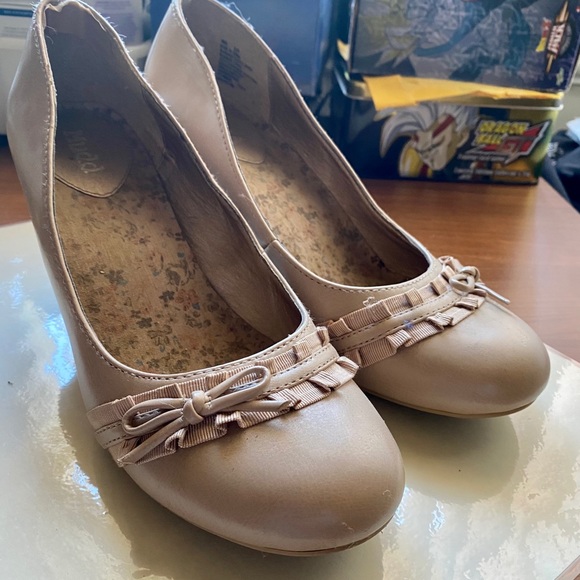 Mudd Nude Pumps - Picture 1 of 10